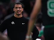 他在赛季中 他在赛季中