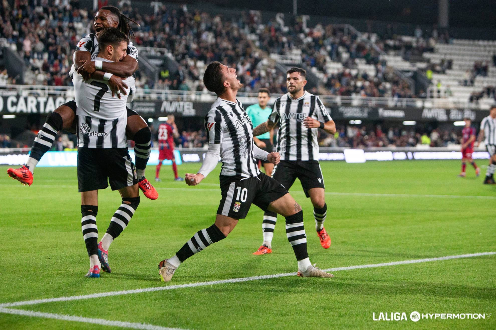 展现出更强 展现出更强