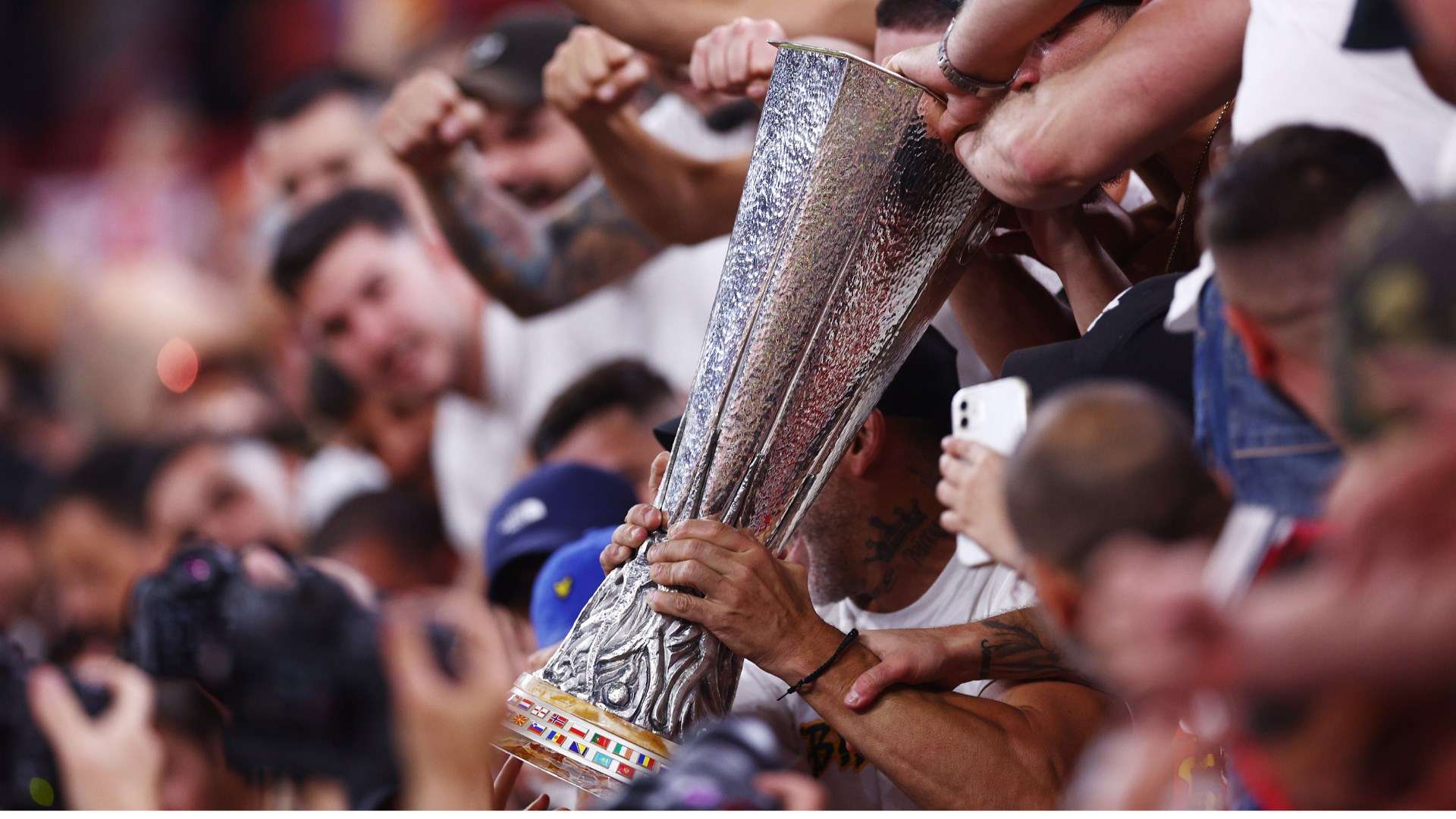 场外因素同 场外因素同